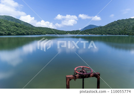 Akagi Konuma and red water gate handle in summer 110055774