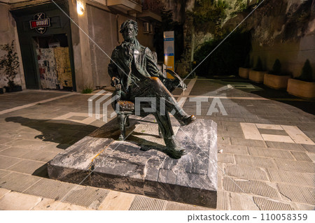 Italy, La Spezia, Statue of composer Richard Wagner at night 110058359