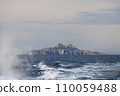 View from the stern of a tourist ship to the island and the wake of the propeller. 110059488