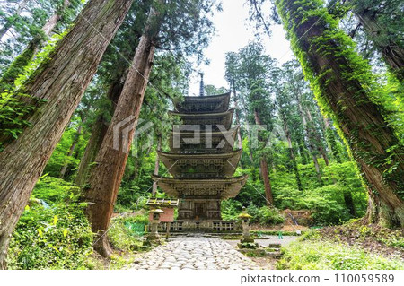 Dewa Sanzan Shrine in early summer, Mt. Haguro five-storied pagoda (national treasure), Tsuruoka City, Yamagata Prefecture Dewa Sanzan Shrine in early summer, Mt. Haguro five-storied pagoda (national treasure), Tsuruoka City, Yamagata Prefecture 110059589