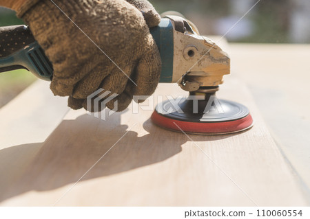 Grinding of an oak board with an angle grinder 110060554