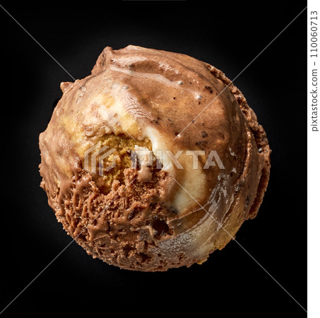 chocolate and caramel ice cream scoop 110060713