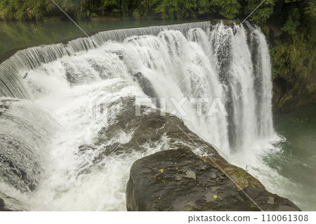 Taiwan 10 minute waterfall 110061308