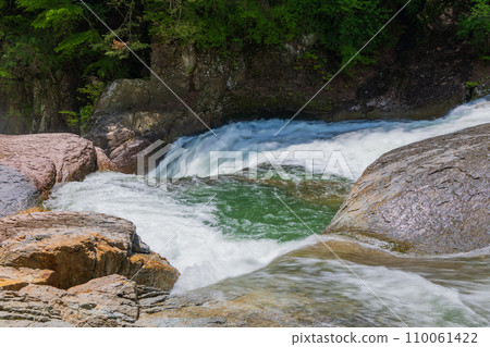 Spring in Numata City, Gunma Prefecture, Fukiwari Valley with fresh greenery, Masuhi Falls 110061422