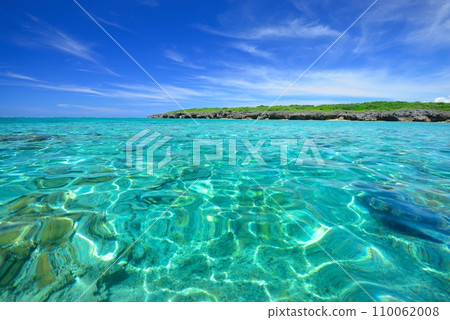 新城島（Panari），沖繩縣新城島，從南方看到的藍色大海和天空 110062008