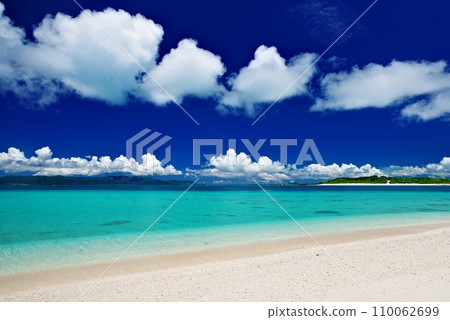 Shinjojima, Okinawa Prefecture, white sandy beach, blue sea and summer sky Shinjojima, Okinawa Prefecture, white sandy beach, blue sea and summer sky 110062699