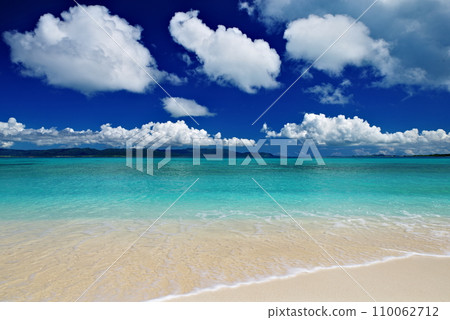 Shinjojima, Okinawa Prefecture, white sandy beach, blue sea and summer sky Shinjojima, Okinawa Prefecture, white sandy beach, blue sea and summer sky 110062712