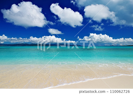 Shinjojima, Okinawa Prefecture, white sandy beach, blue sea and summer sky Shinjojima, Okinawa Prefecture, white sandy beach, blue sea and summer sky 110062726