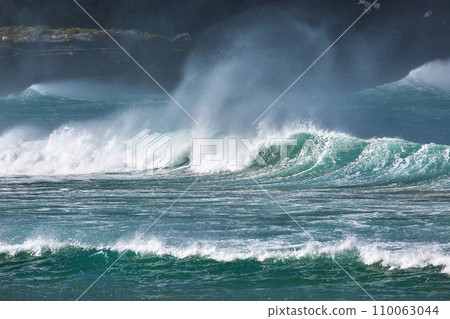 Stormy Waves Breaking 110063044