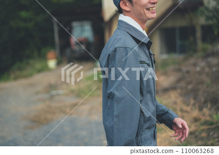 farmer, farmhouse, tractor 110063268