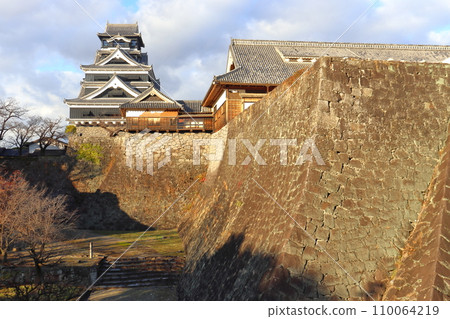 Kumamoto Castle View of the large castle tower from the two stone walls 110064219