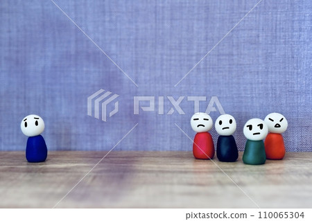 一個被冷落和孤立的人 110065304