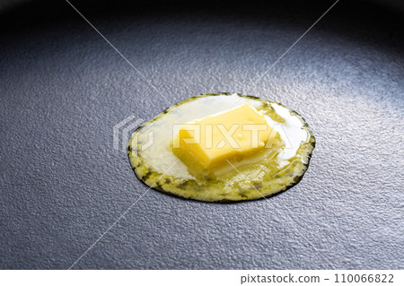 melting butter, cooking, teflon frying pan 110066822