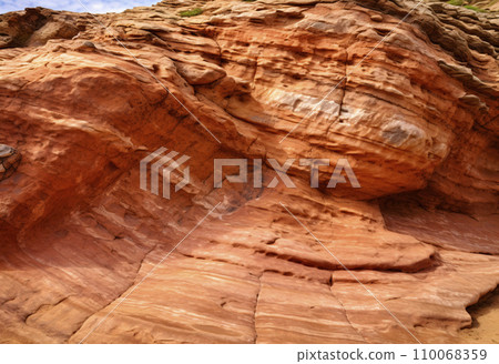 Strata Strata 110068359