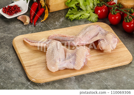 Raw chicken wings foe cooking Raw chicken wings foe cooking 110069306
