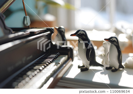Piano and Penguin-8 (3 birds) Piano and Penguin-8 (3 birds) 110069634