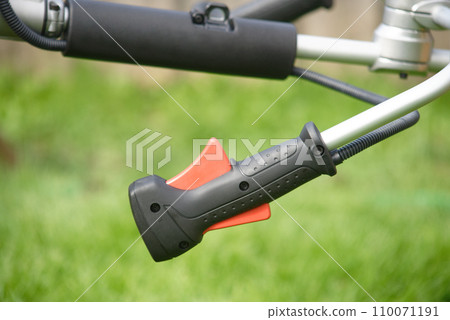 Gas handle for a gas trimmer Gas handle for a gas trimmer 110071191