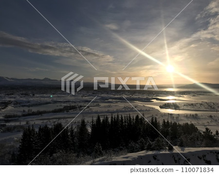 Chilled Dawn: Iceland's Winter Freeze in Morning Hues Chilled Dawn: Iceland's Winter Freeze in Morning Hues 110071834