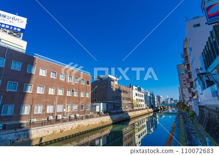 和歌山市：從城北橋眺望市堀川沿岸的街景 110072683