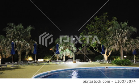 Lights up fountain 110073074