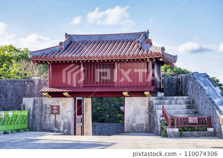 Blue sky and Shuri Castle, inside the Yokokumon gate, Naha City, Okinawa Prefecture Blue sky and Shuri Castle, inside the Yokokumon gate, Naha City, Okinawa Prefecture 110074306
