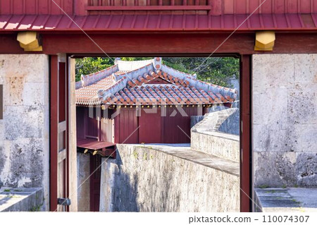 Blue sky and Shuri Castle, seen from inside the Yokokumon gate, Naha City, Okinawa Prefecture Blue sky and Shuri Castle, seen from inside the Yokokumon gate, Naha City, Okinawa Prefecture 110074307