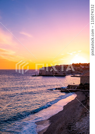 Banje 海灘和杜布羅夫尼克的日落 110074332