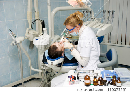 Dentist Dentist 110075361