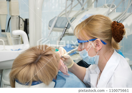 Dentist Dentist 110075661