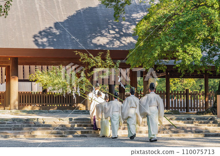 Atsuta Shrine, year-end ritual of soot ceremony (Nagoya City, Aichi Prefecture) 110075713