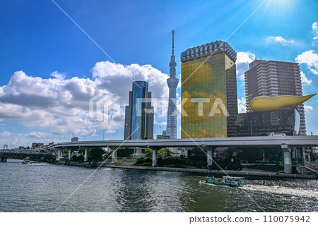 [Tokyo] A view of Tokyo Skytree. It was very beautiful with the blue sky. 110075942