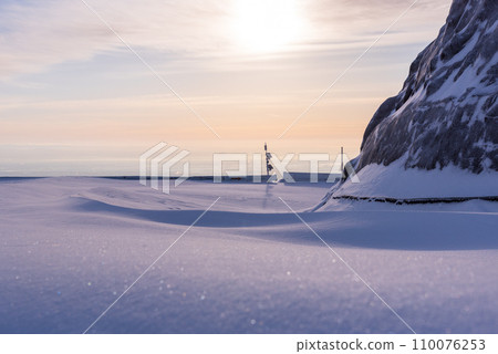 雪埋護欄，藍白世界，滋賀縣，冬天的伊吹山，日本百座名山 110076253