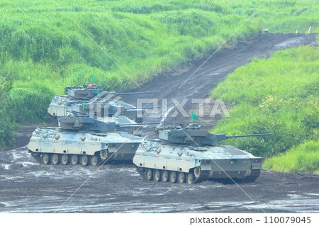 Exercise scene of the Self-Defense Forces (Type 89 armored combat vehicle, Fuji Firepower Exercise, Shizuoka Prefecture) 110079045