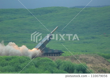 Landmine disposal rocket ammunition being projected (Type 92 Minefield Disposal Vehicle, Fuji General Firepower Exercise, Shizuoka Prefecture) 110079056