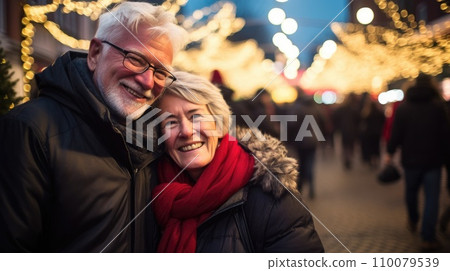 Mature couple in a good mood at the Christmas market in winter 110079539