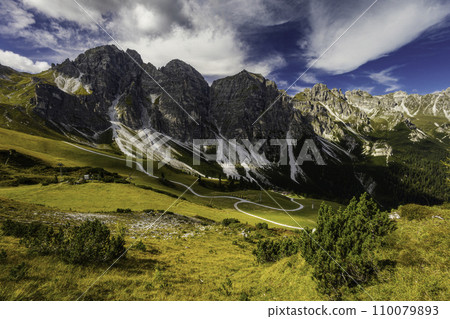 Mountain landscape of the Stubai Alps 110079893