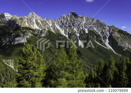 Mountain landscape of the Stubai Alps 110079899