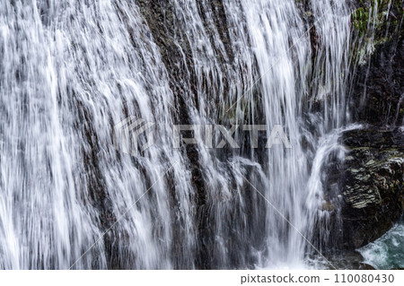 Sekizan Otaki waterfall flowing through the snow 110080430