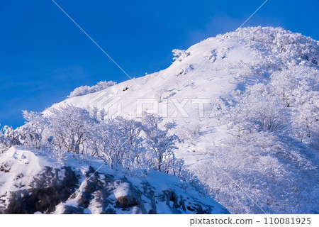 A world of blue and white, Shiga Prefecture, Mt. Ibuki in winter, Japan's 100 Famous Mountains A world of blue and white, Shiga Prefecture, Mt. Ibuki in winter, Japan's 100 Famous Mountains 110081925