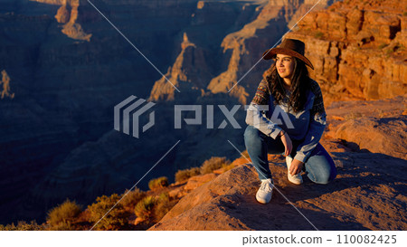 Young woman is fascinated by the breathtaking view over the Grand Canyon 110082425