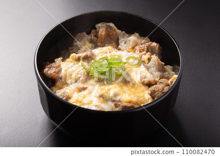牛筋雞蛋土雞丼 牛筋雞蛋土雞丼 110082470