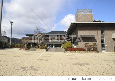 Yamatokoriyama City General Sports Park Multipurpose Gymnasium (Kingyo Square) / Yadayama-cho, Yamatokoriyama City, Nara Prefecture 110082928