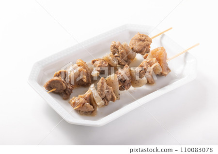 Beef tendon konnyaku skewer 110083078