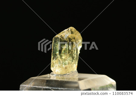Flow apatite/fluoroapatite 110083574