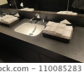 Beautiful wash basin in a luxury hotel 110085283