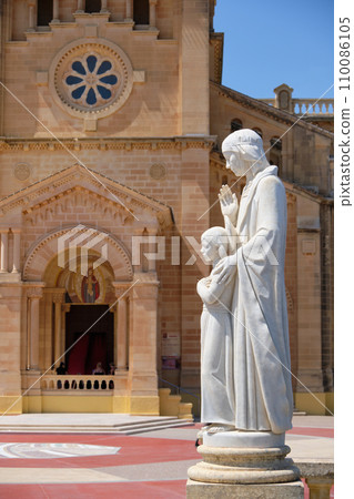 Marble statue of Mother and Child - Gharb Marble statue of Mother and Child - Gharb 110086105