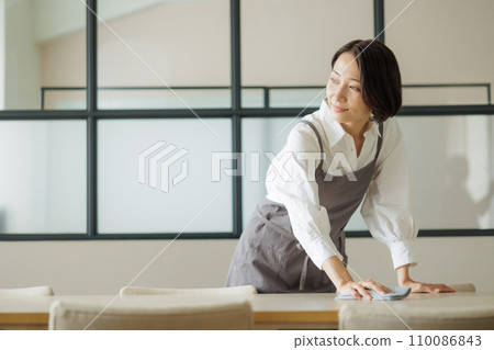 咖啡館女性 咖啡館女性 110086843