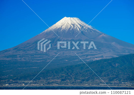 藍天白雪的富士山 110087121