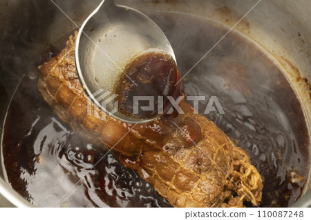 Char siu with broth 110087248