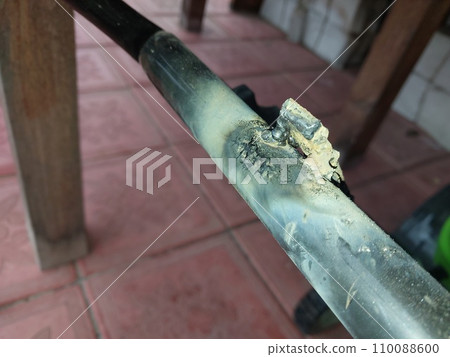 Electric welding of metal pipes 110088600